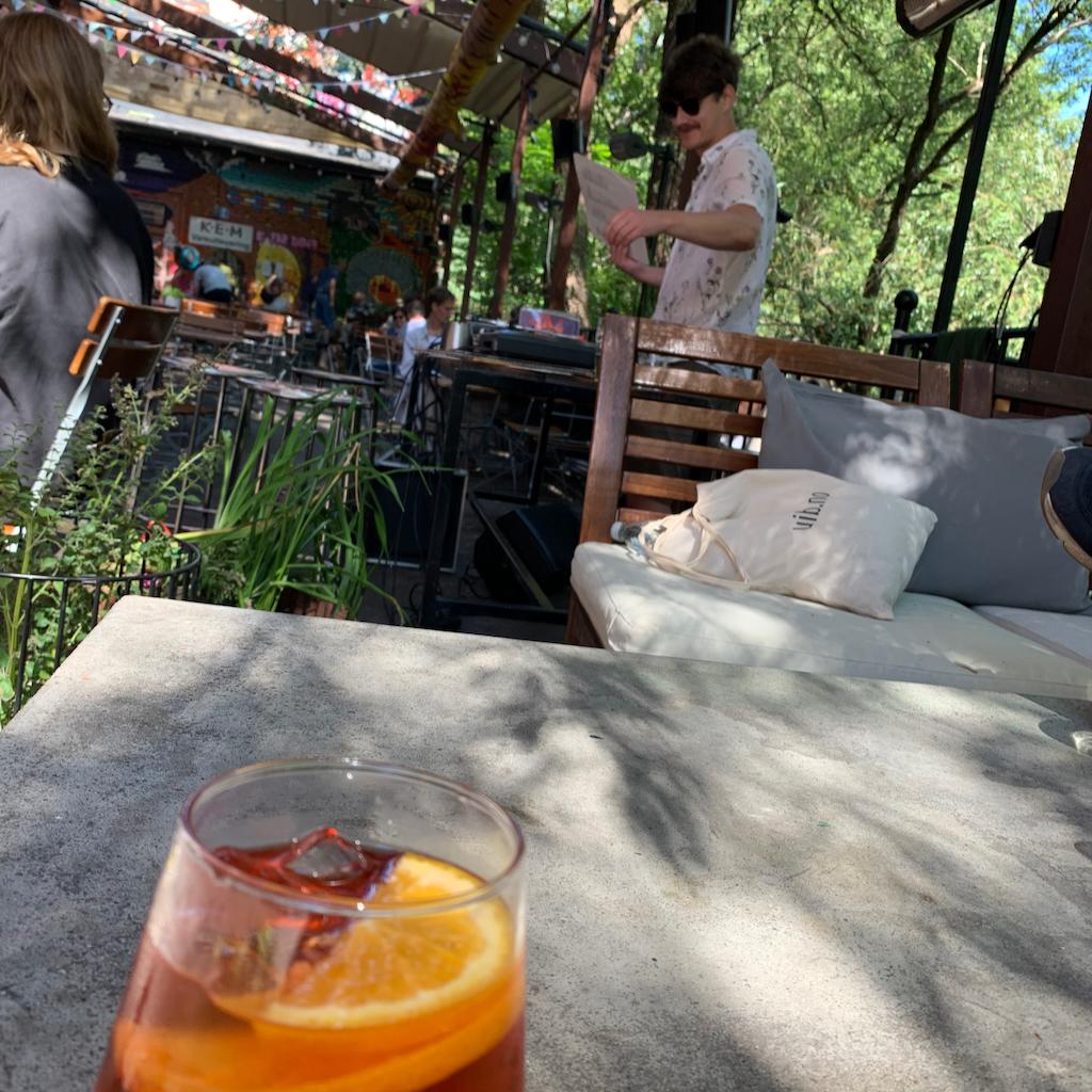 Eftermiddags aperol och en cool DJ på bar Blå i Oslo