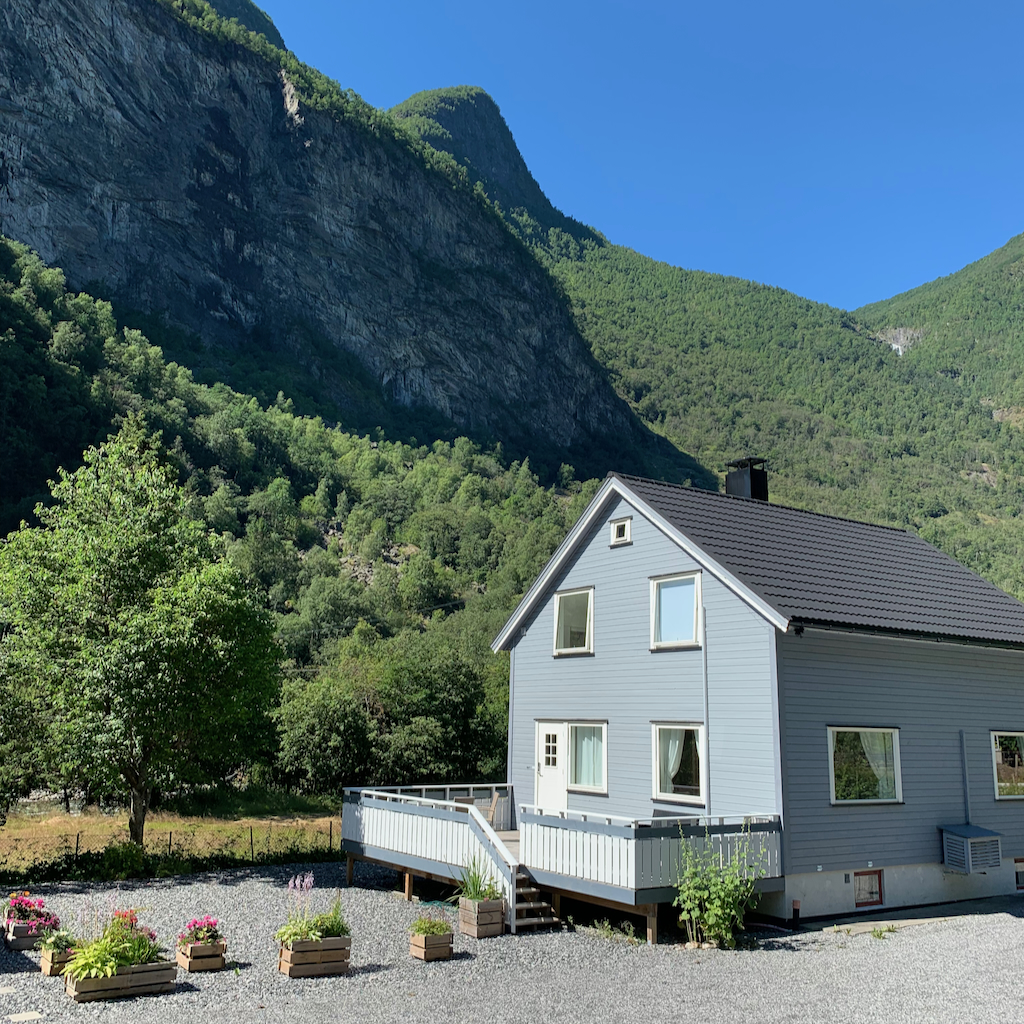 Vansinnigt fult sockerbitshus i Vackra Flåms i Norge