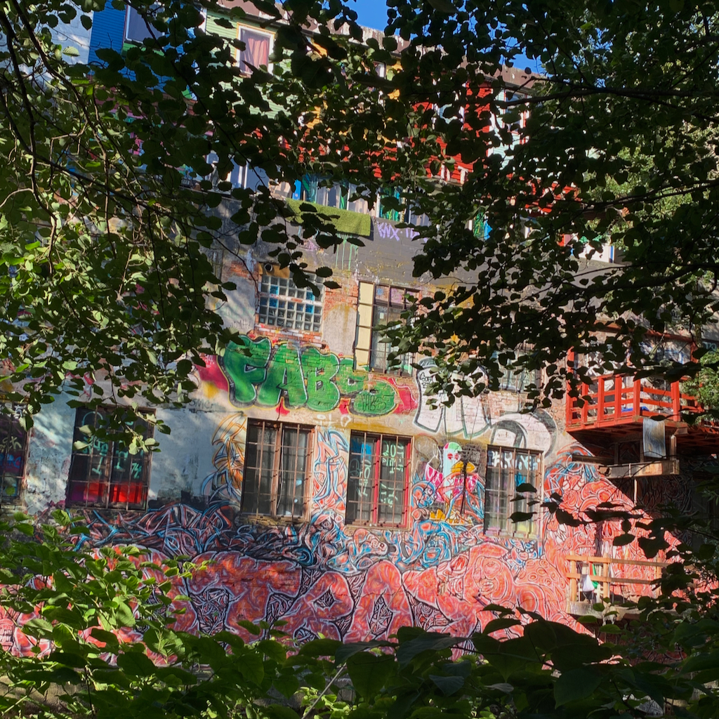 Graffittifasad vid Akerselva i Oslo