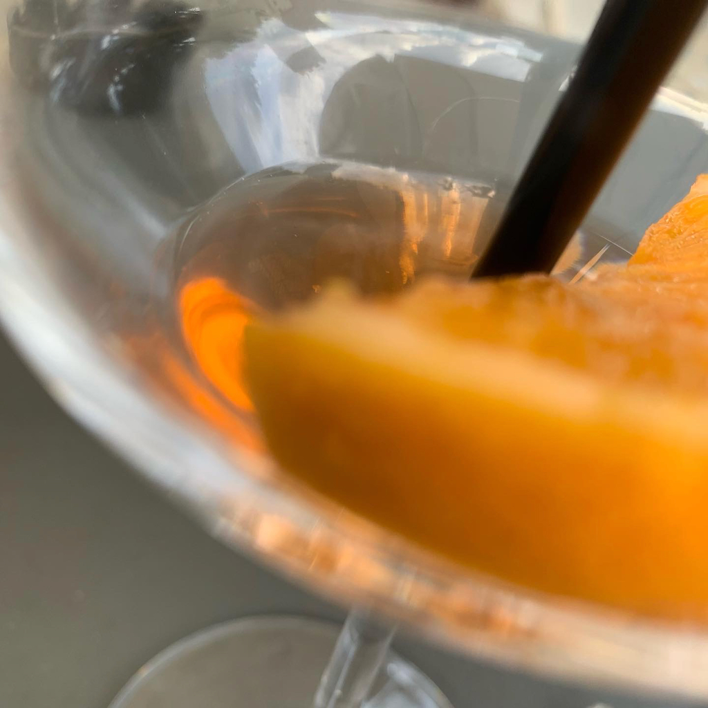 Ett urdrucket glas aperol
