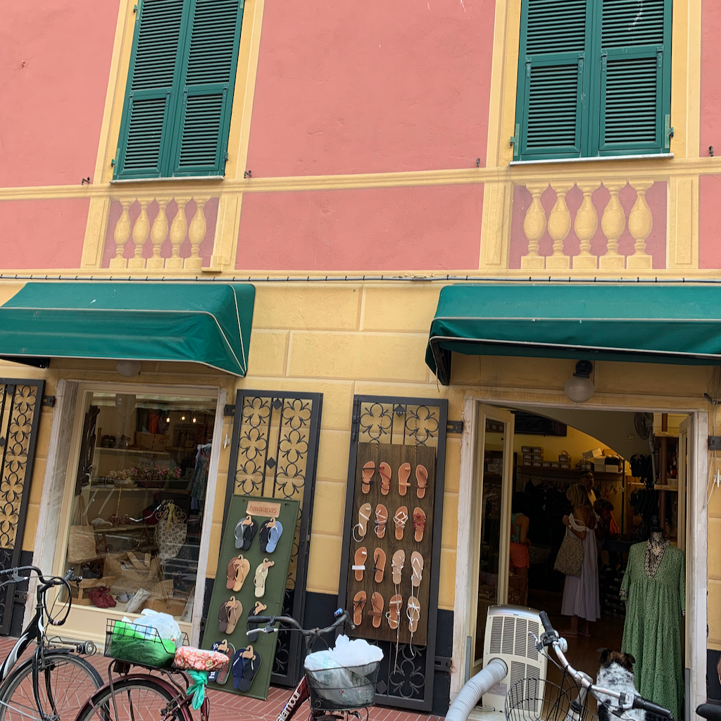En skobutik utan namn i Levanto Cinque Terre Italien