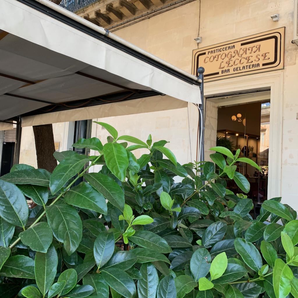 En pittoresk litet bar och bageri som heter Cotognata Leccese i Lecce i Apulein i Italien.