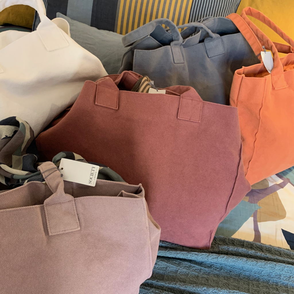 Snygga tygväskor i min favoritbutik Limonata Society i Lecce i Apulien Italien