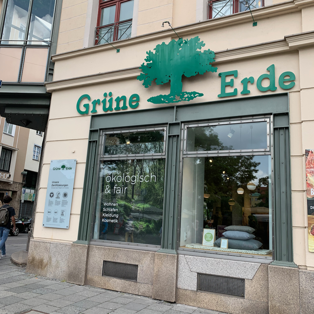 Butiken Grune Erde som säljer ekologiska kläder och inredning i Munchen i Tyskland