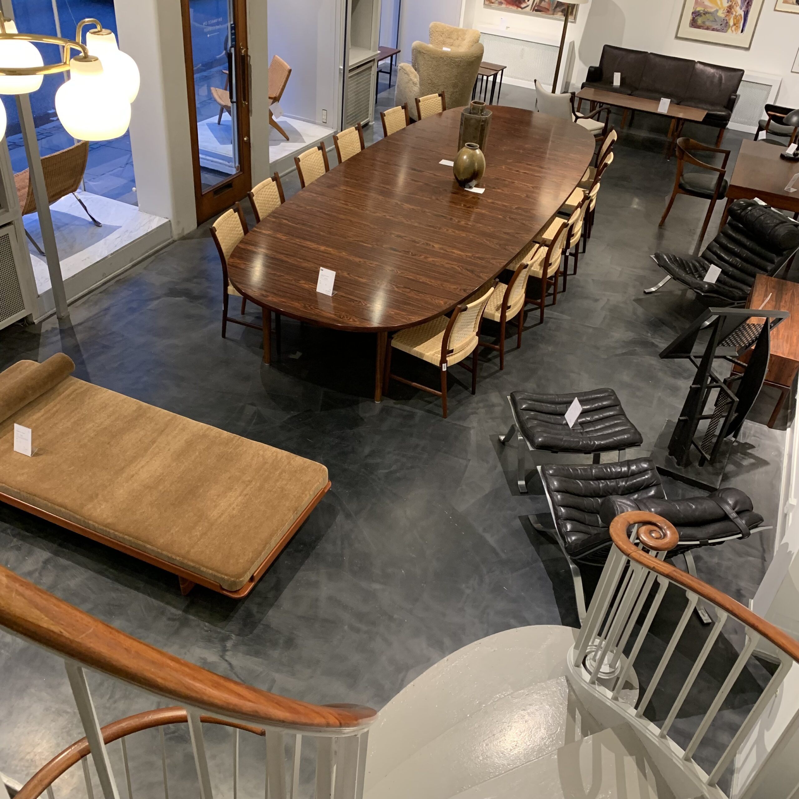 En interiörbild från möbeldesignbutiken KLASSIK i köpenhamn.