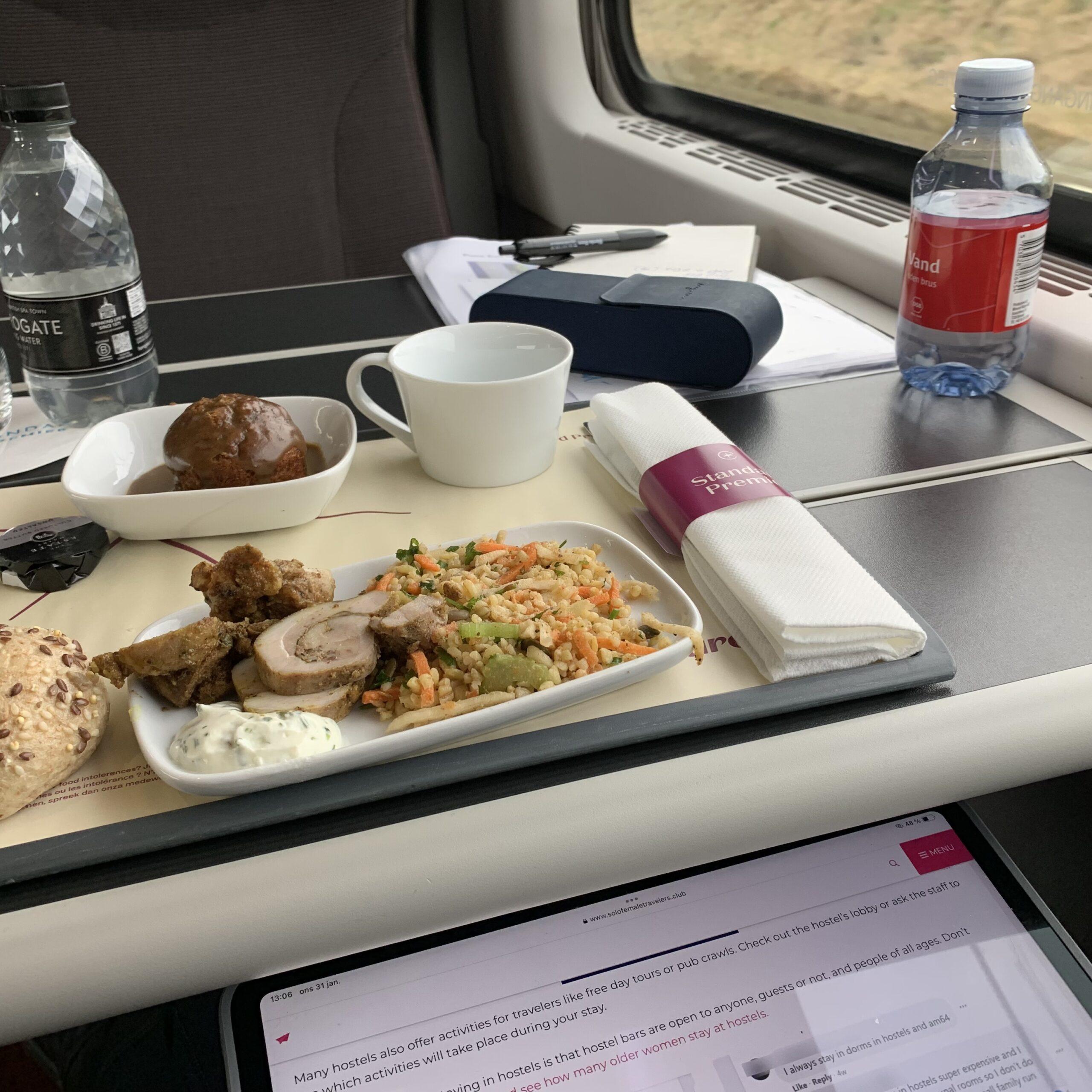En bricka med lunch i 1:a klass på Eurostartåget mellan Bryssel och London.