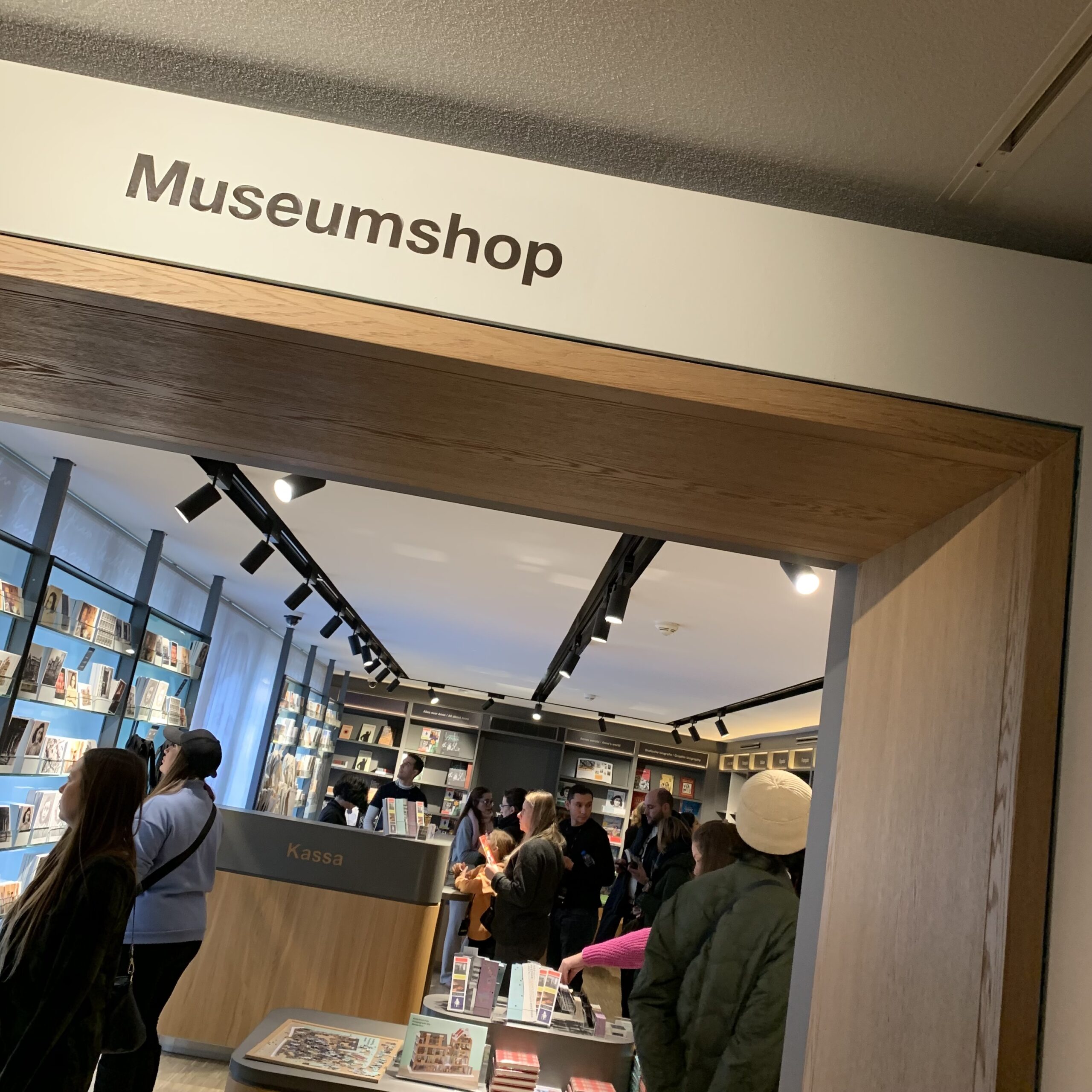 Ingeången till Museieshopen i Anne Franks hus i Amsterdam.