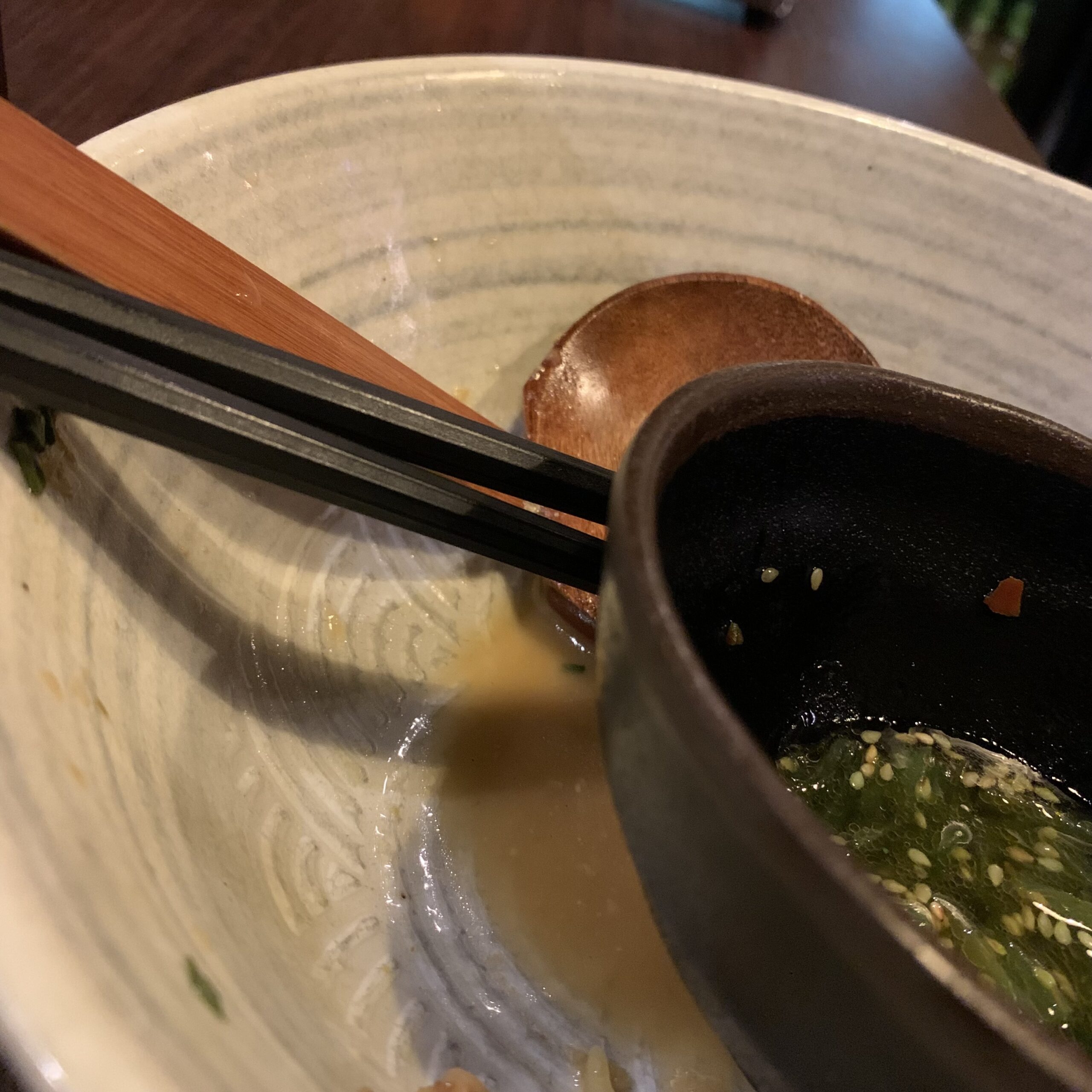 En tom skål av ramen noodles på restaurangen Takumi*9 Sapporo i Berlin.